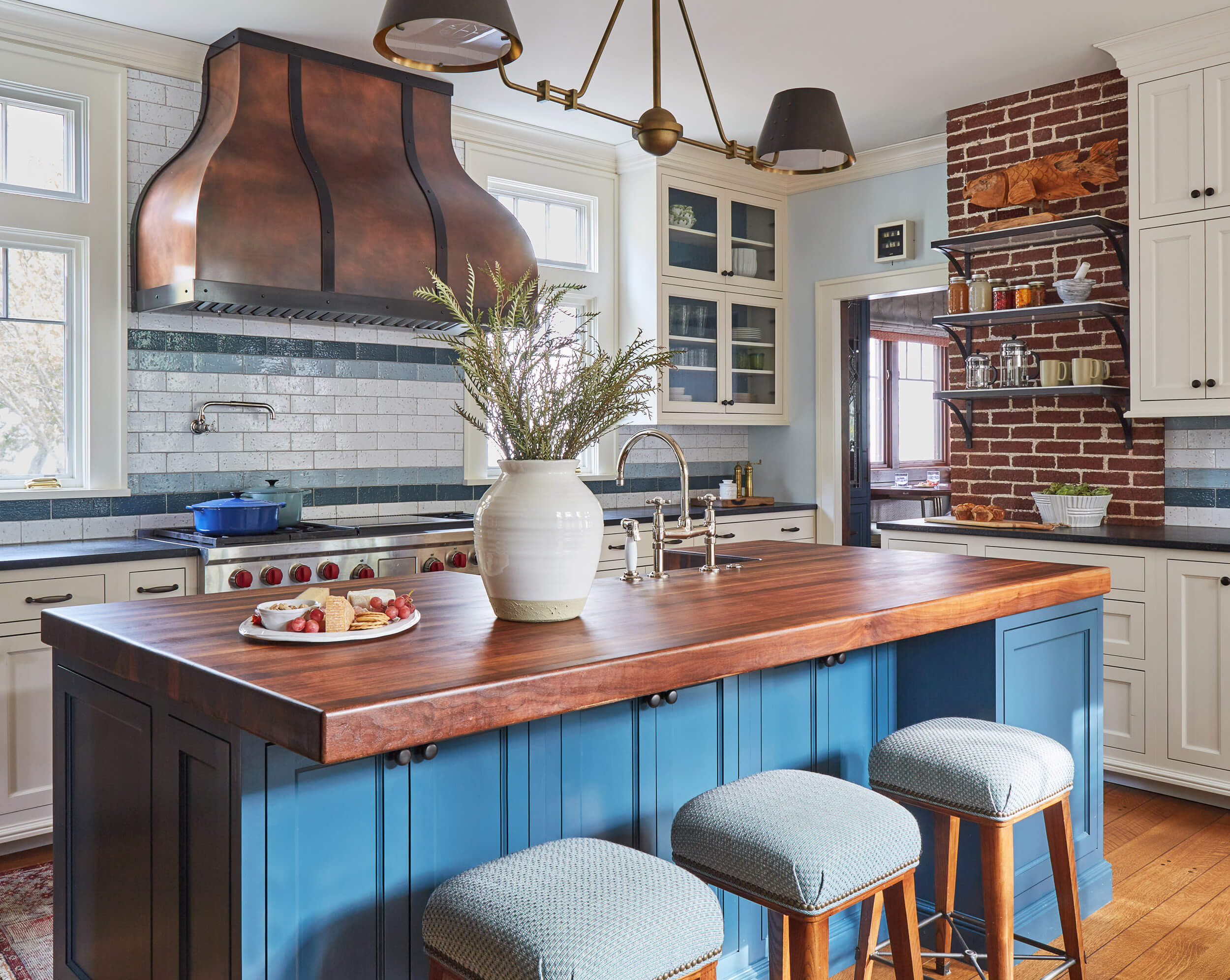royal-blue-island-eat-in-kitchen-bar-stools-cottage